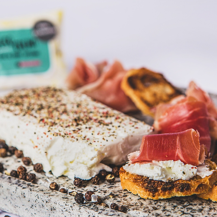 Queso Crema de Cabra 3 Pimientas 150 grs 3