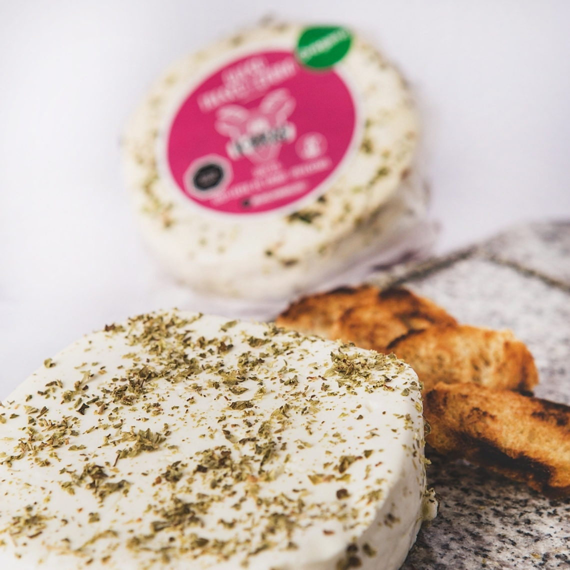 Queso Fresco  de Cabra Orégano & Oliva 300grs 2