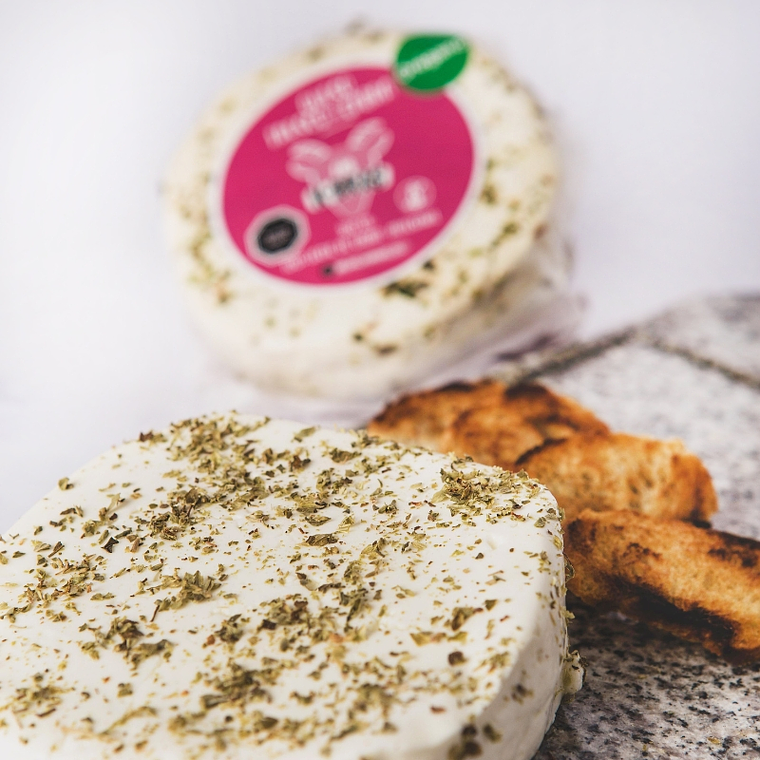 Queso Fresco  de Cabra Orégano & Oliva 300grs 2