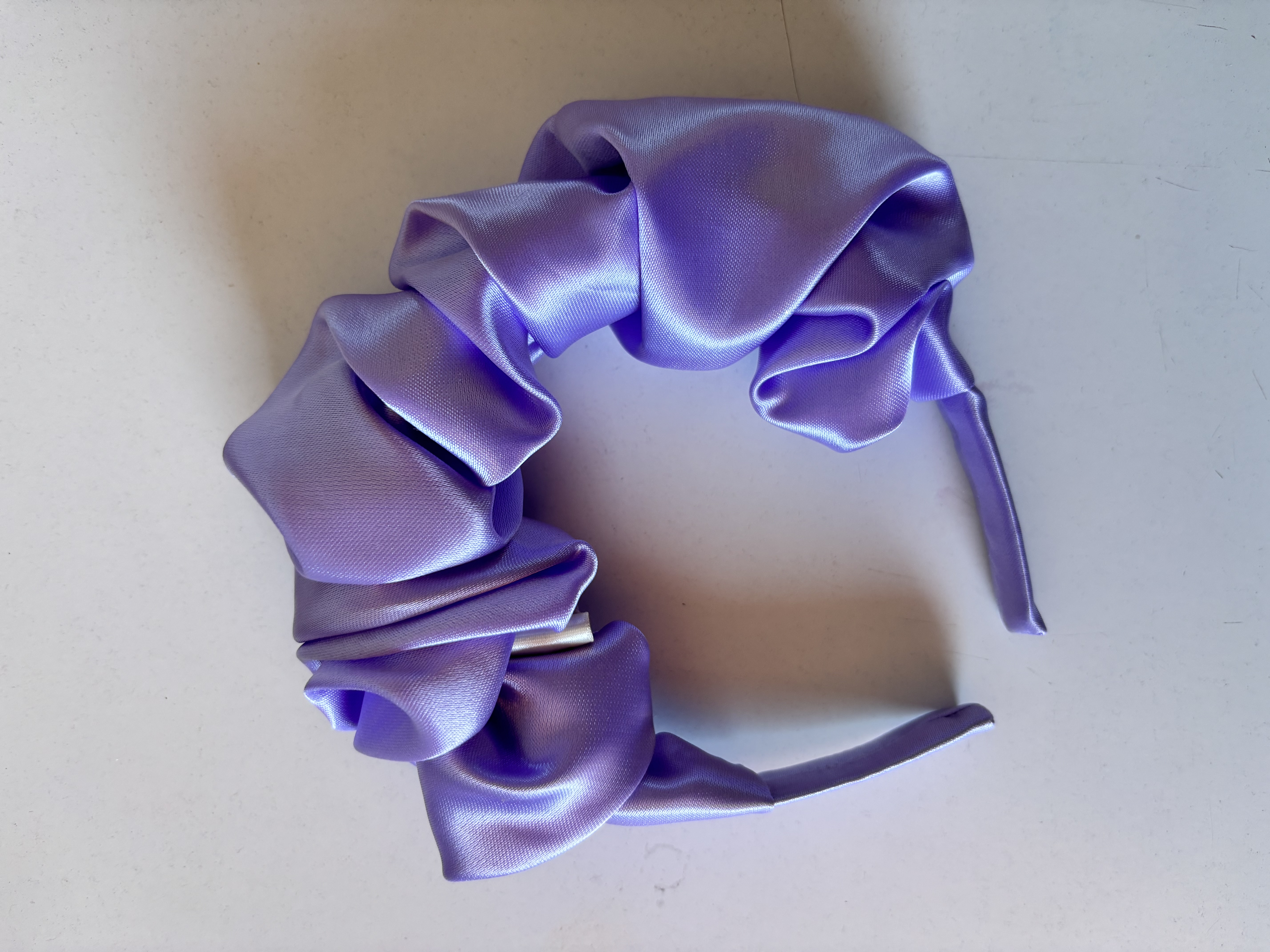 Cintillo de satin con base plástica  1