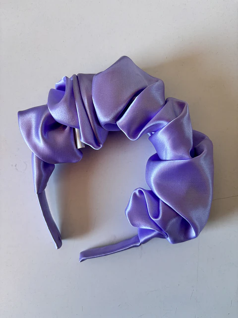 Cintillo de satin con base plástica 