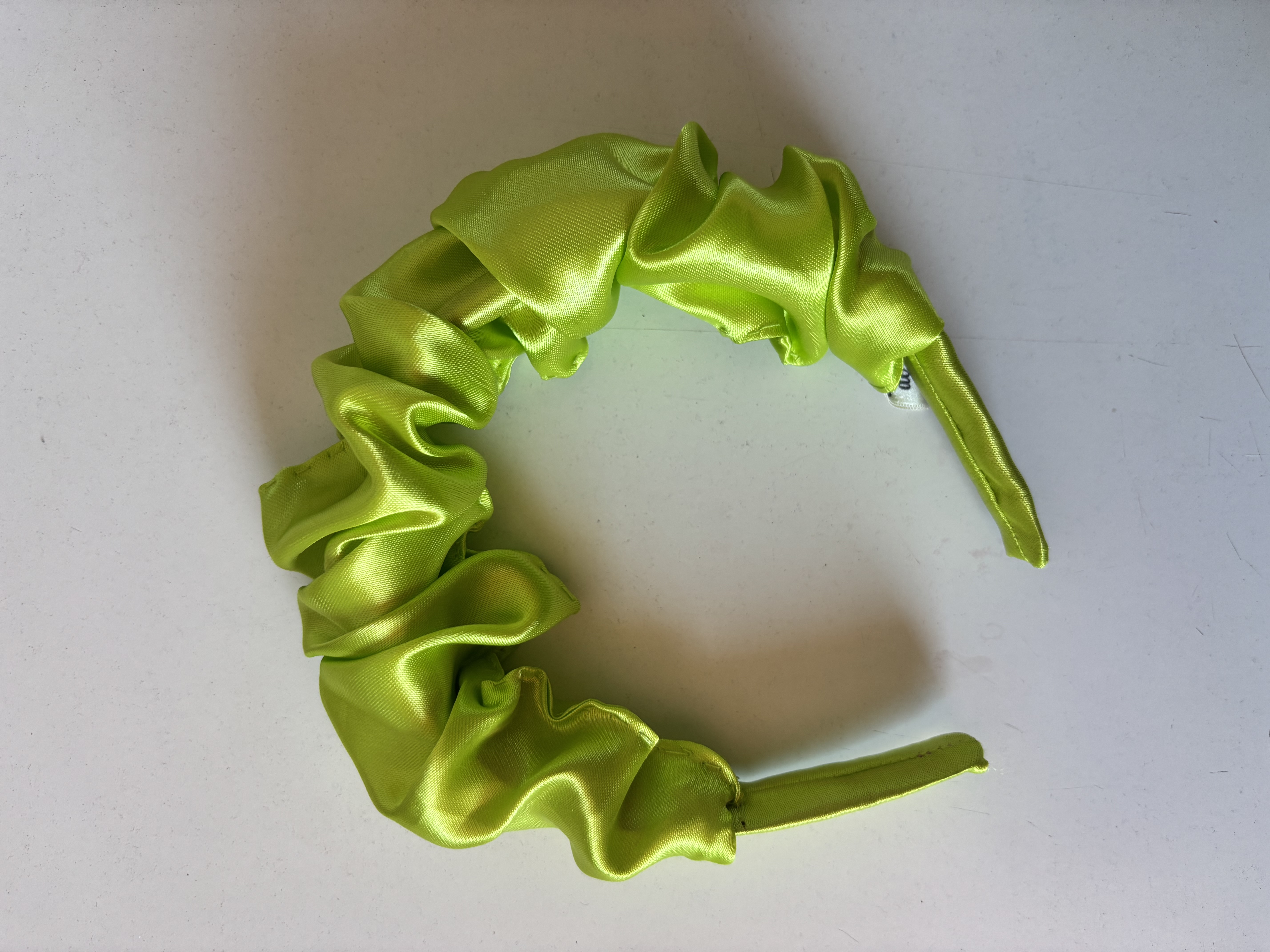 Cintillo de satin con base plástica  2