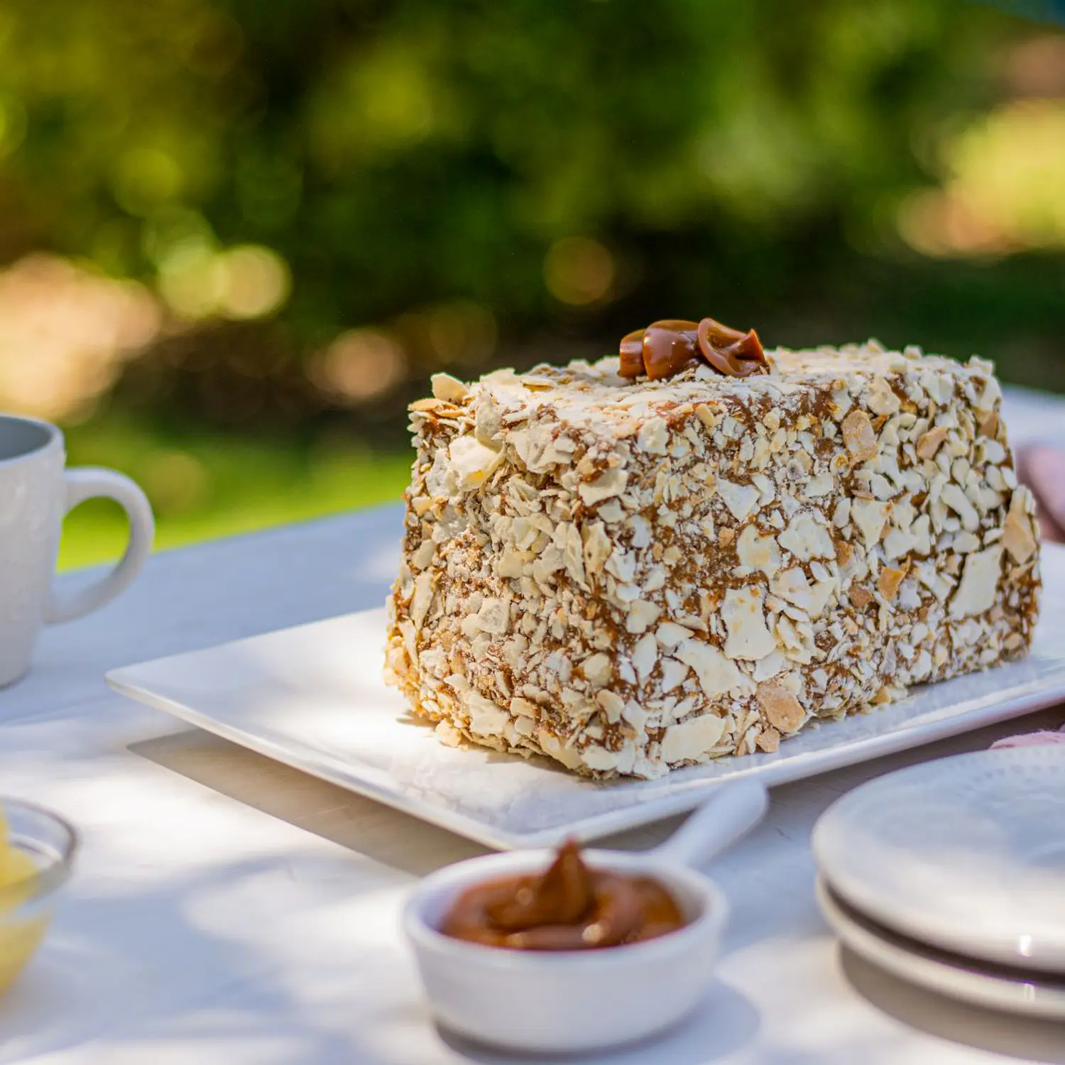 Torta hojarasca manjar crema chantilly