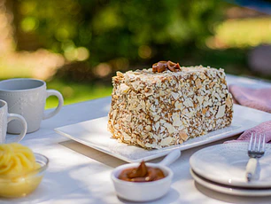 Torta hojarasca manjar crema chantilly