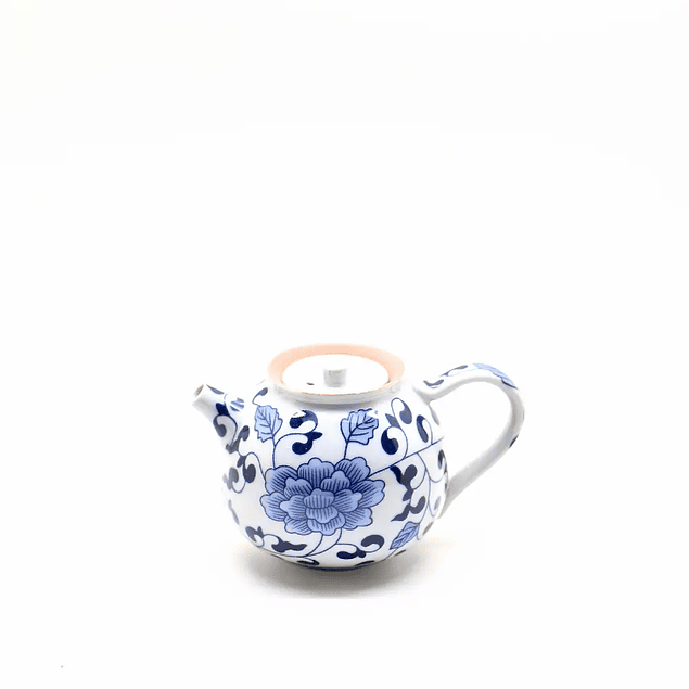 Tetera de porcelana blanca con diseños azules