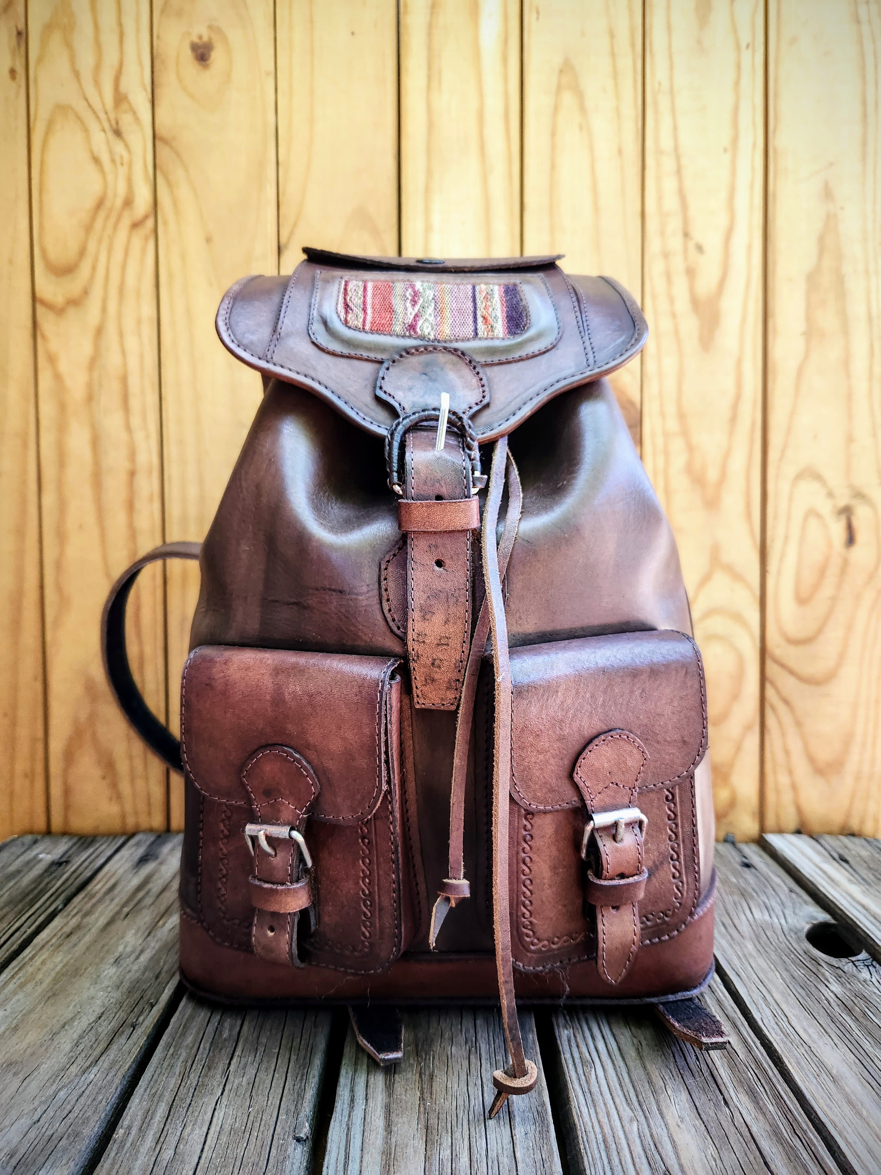 Mochila "Legado Premium" – 100% Cuero con Aplicación de Aguayo