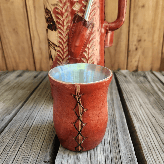 Termo Artesanal Paraguayo – Cuero Rústico y Kit Integrado 