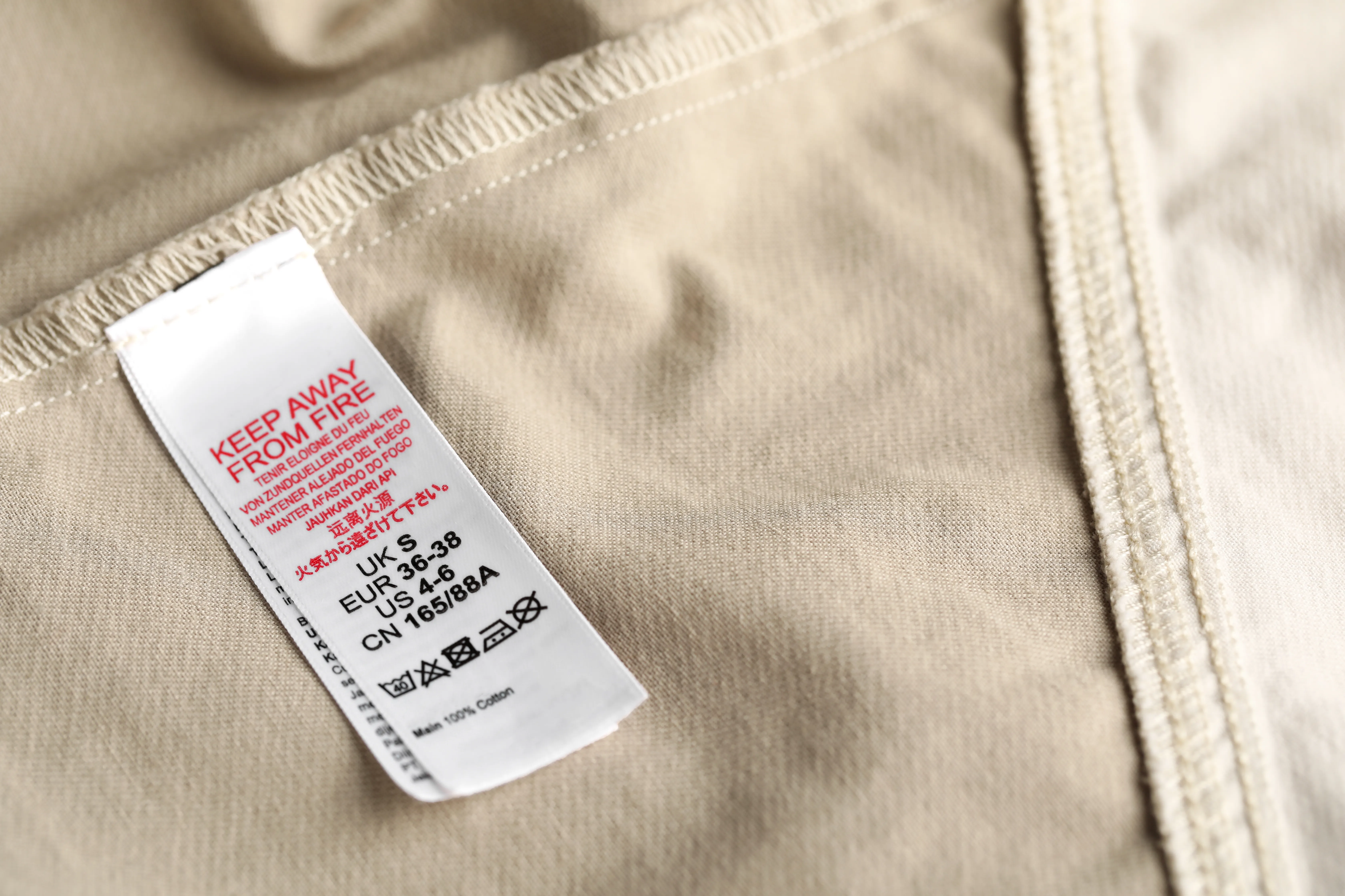 ¿Cuál es la información que debe contener una marquilla?