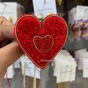 Prendedor Corazón bordado en hilo