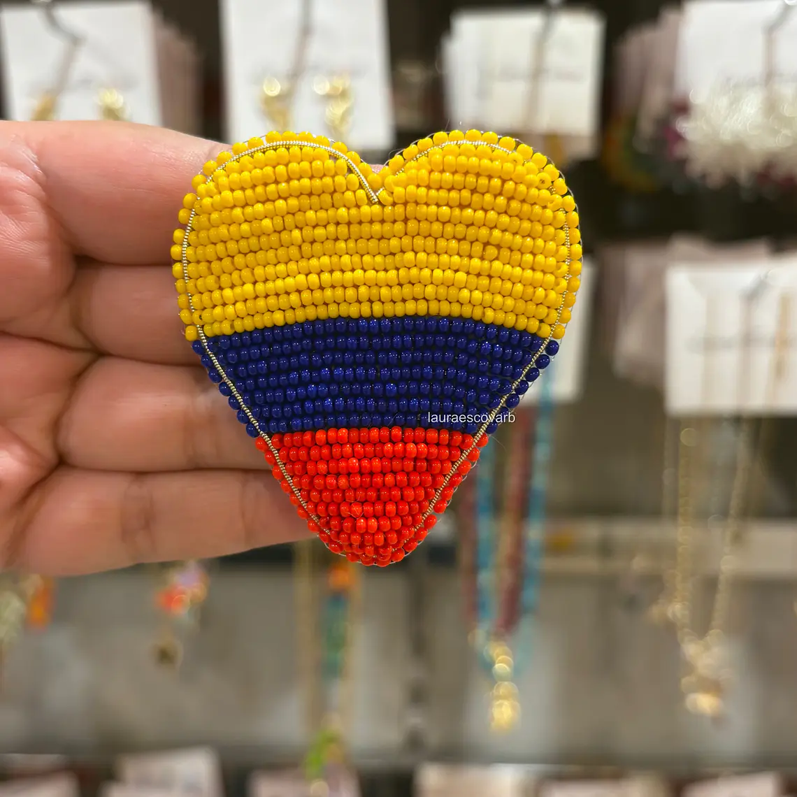 Prendedor Corazón Colombia alargado 1
