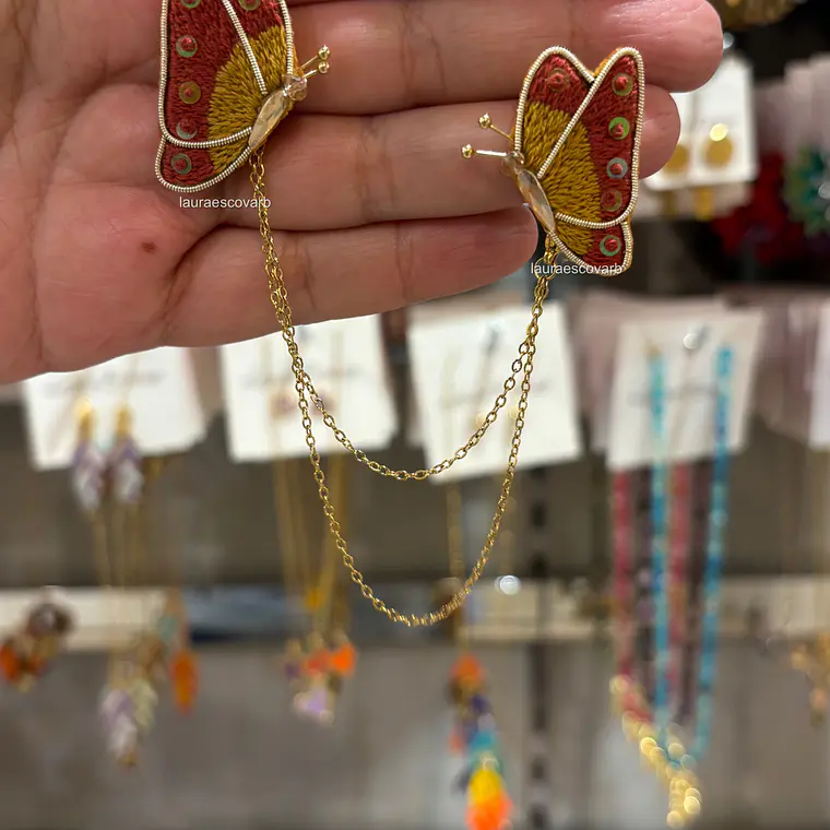 Prendedor Dúo de mariposas bordadas en hilo 6