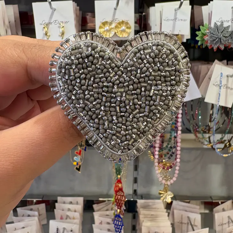 Prendedor Corazón mostacilla 2