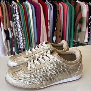 Tenis Alma Dorado