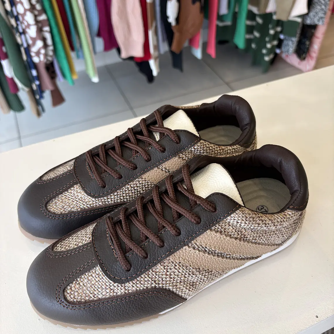 Tenis Victoria Café 3