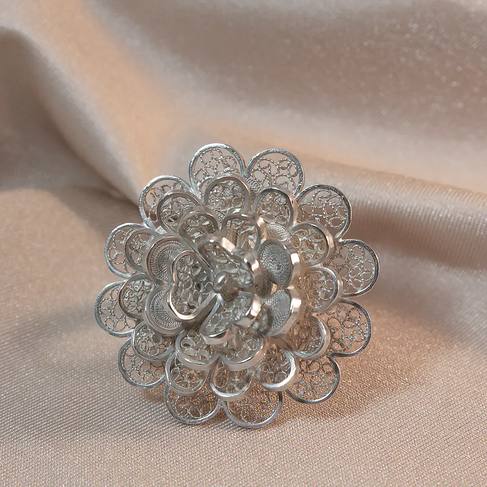 Pétalos en Capas (anillo) 2