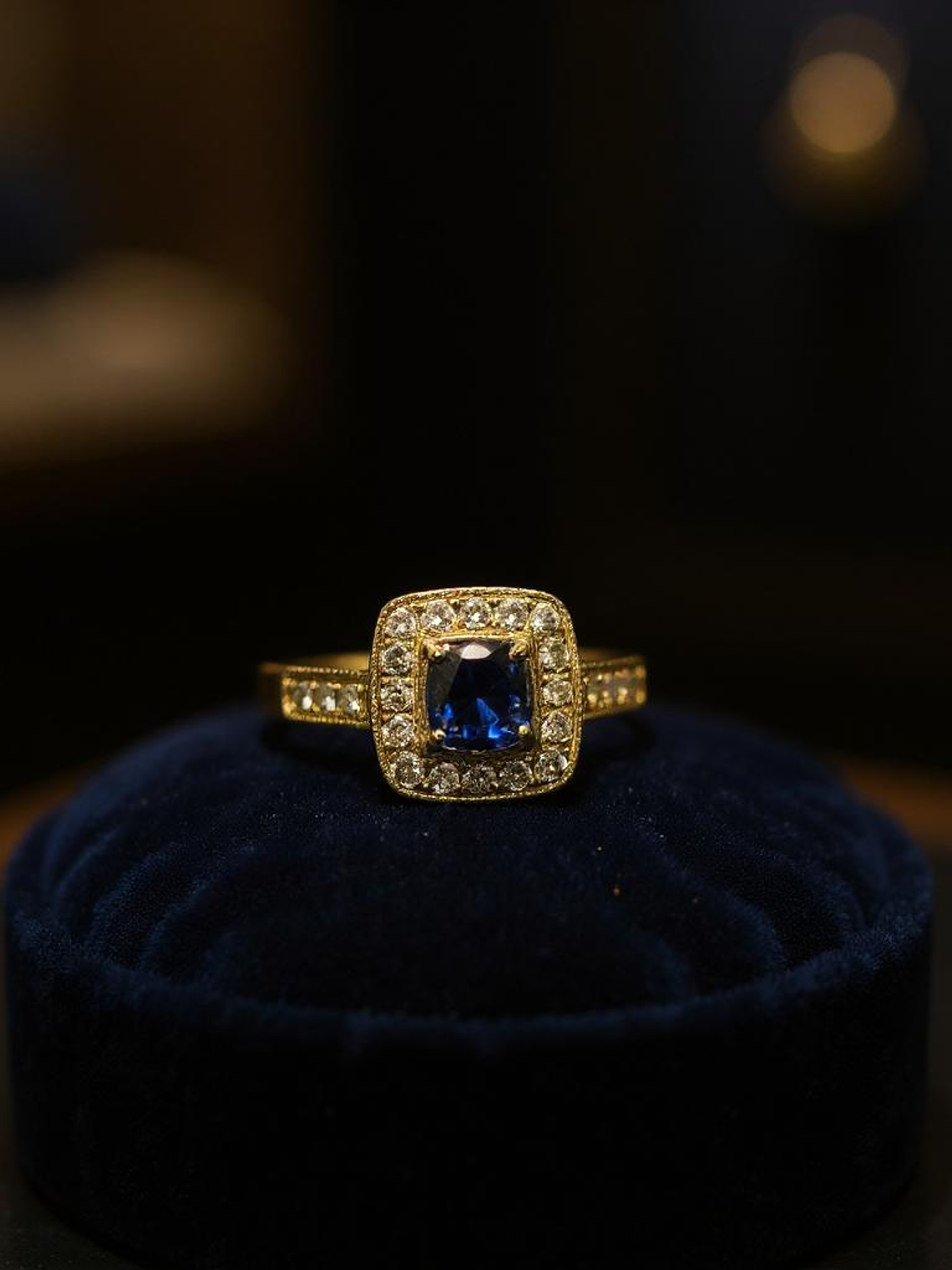 Anillo oro amarillo y zafiro 1