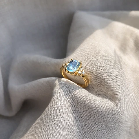 Anillo Oro y Topacio