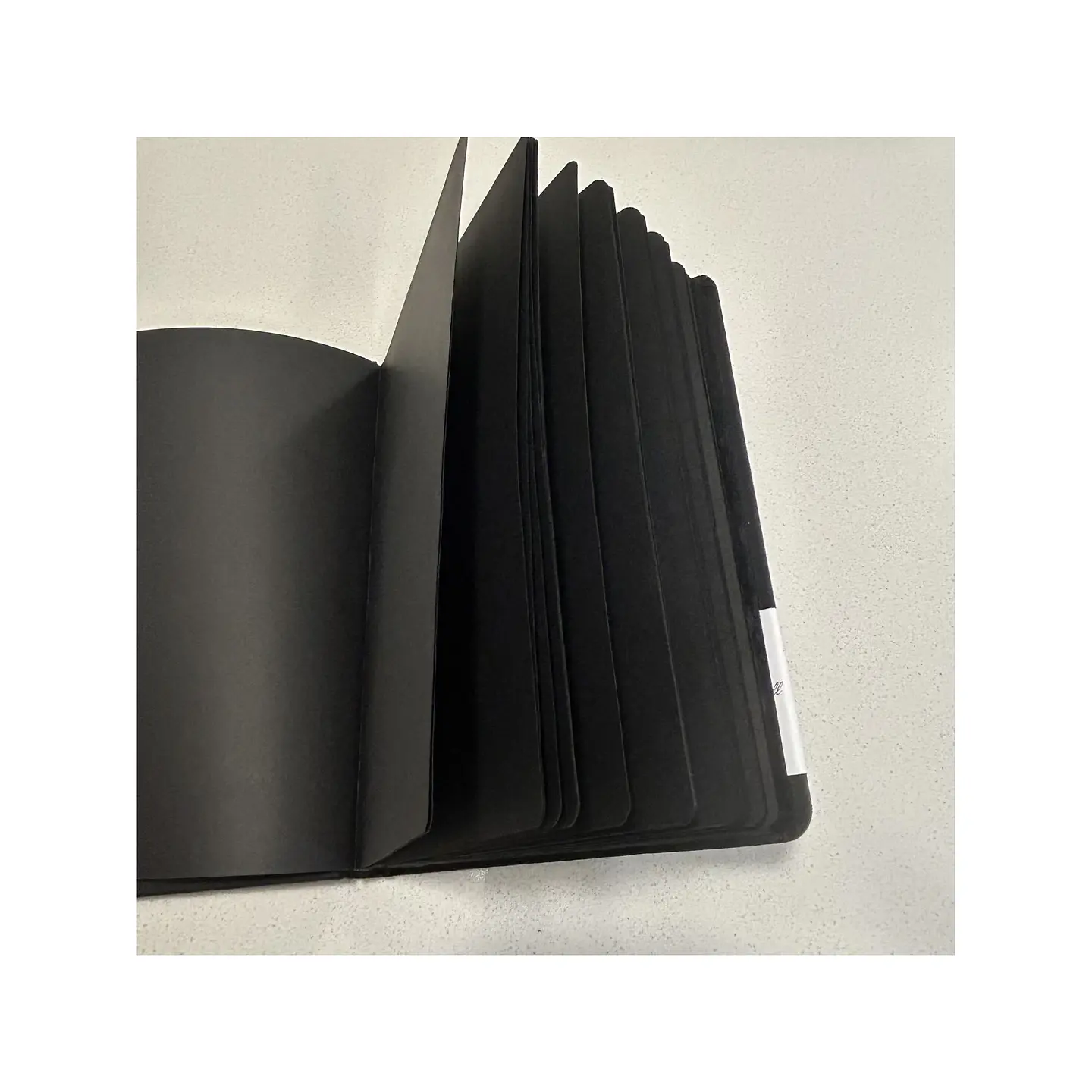 Cuaderno de hojas negras Whale Series. Para marcadores metalizados. 2