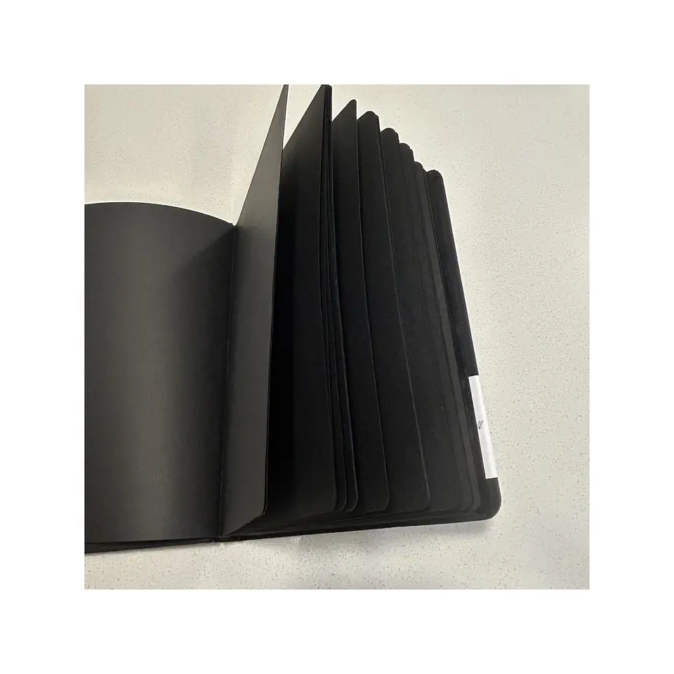 Cuaderno de hojas negras Whale Series. Para marcadores metalizados. 2