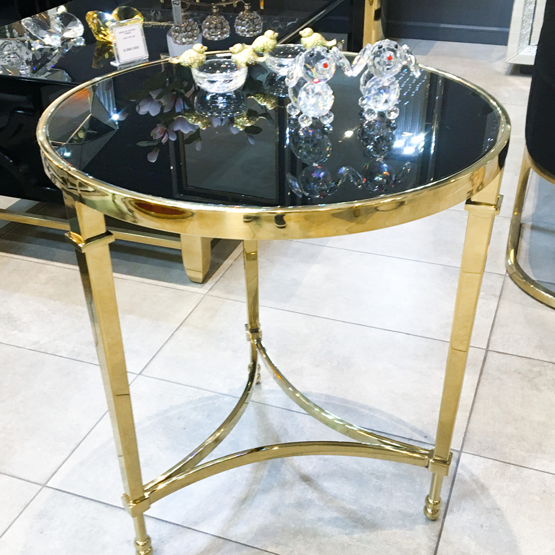 Mesa lateral Windsor 1