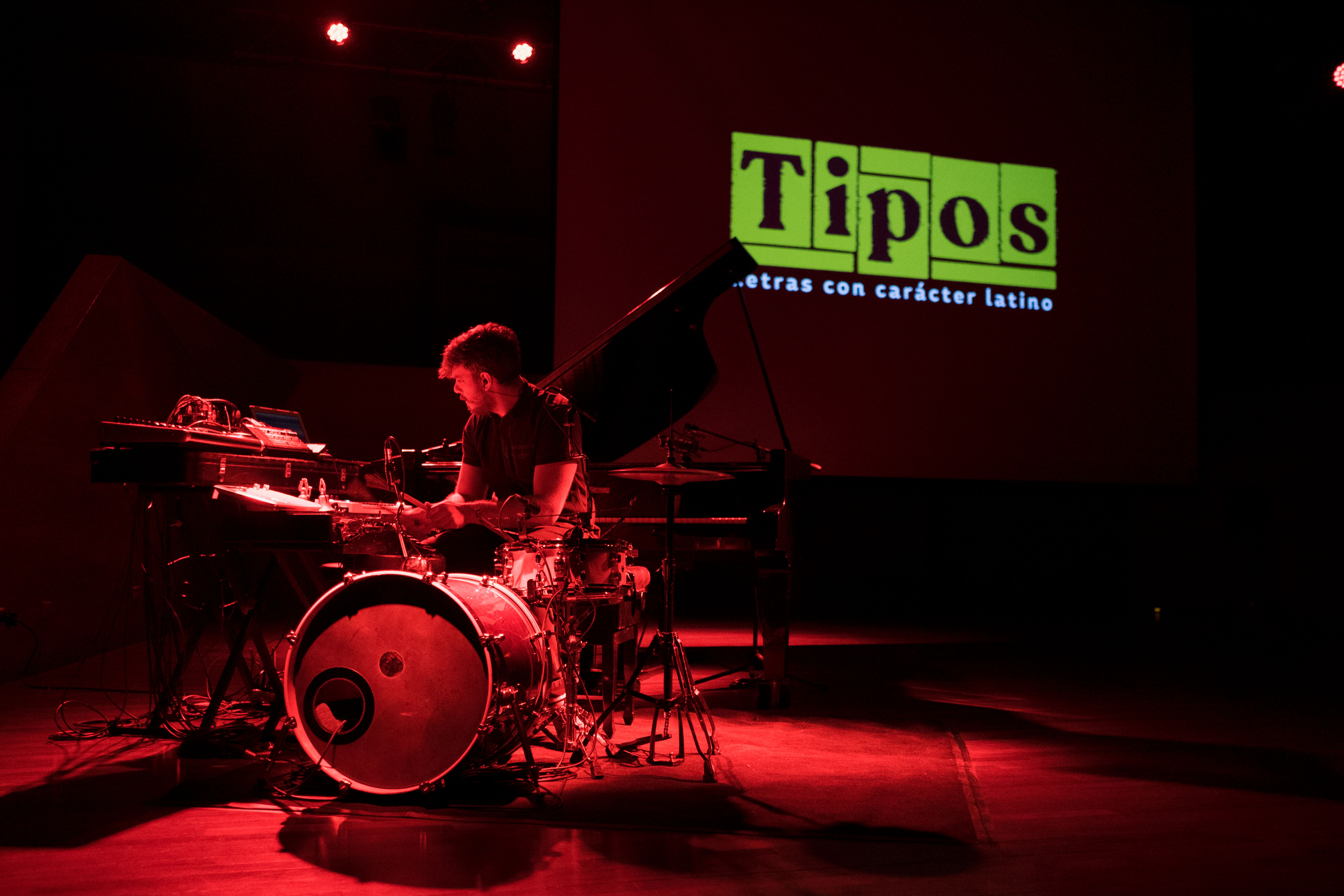 Escucha el soundtrack de TIPOS, compuesto por José Tomás Molina