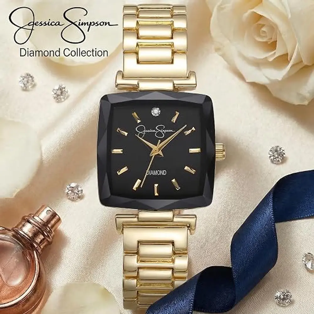 Reloj a cuarzo, para dama, marca Jessica Simpson, modelo Diamond, con caja cuadrada, correa de metal dorado