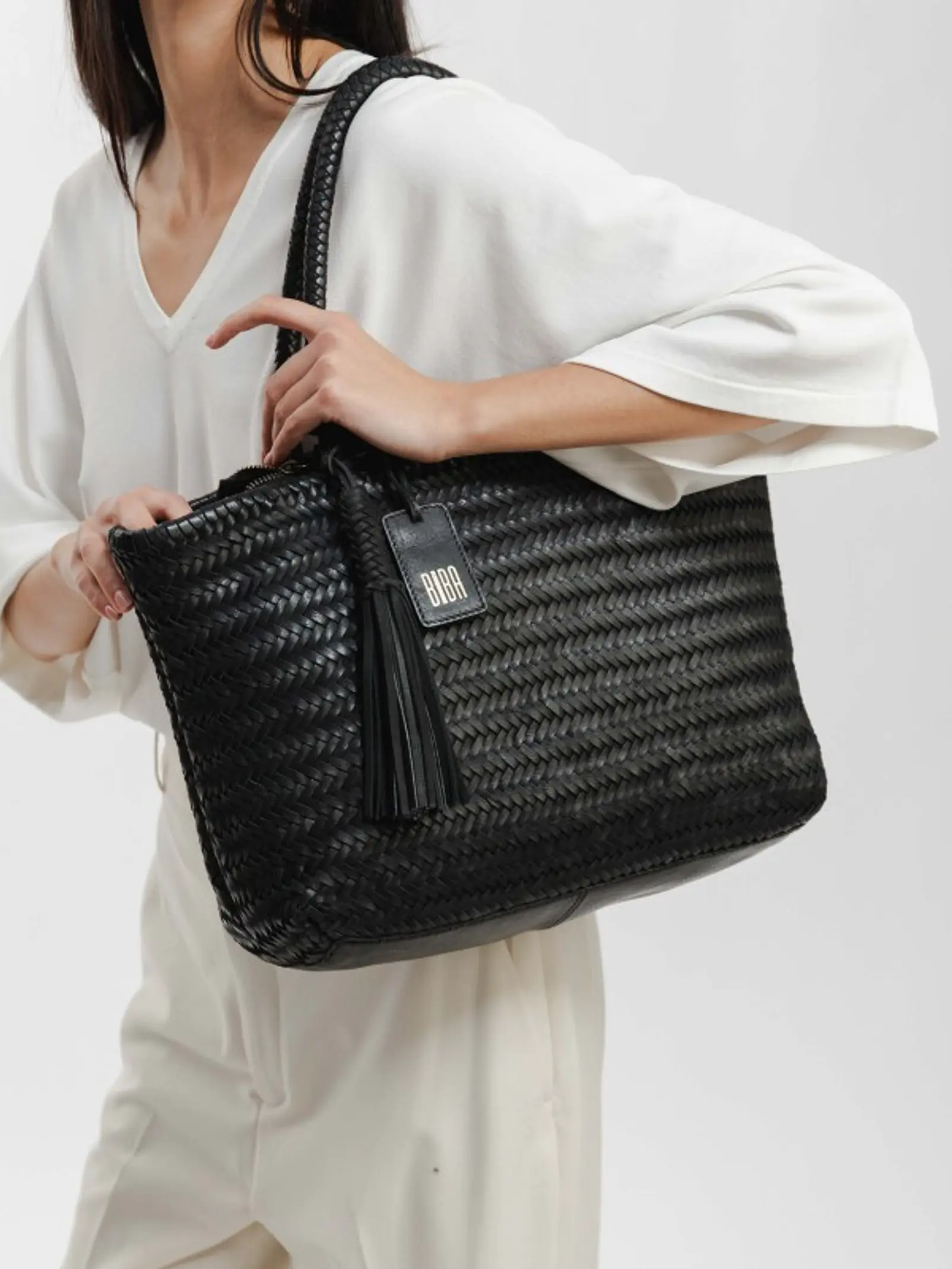 Shopper - Black  4