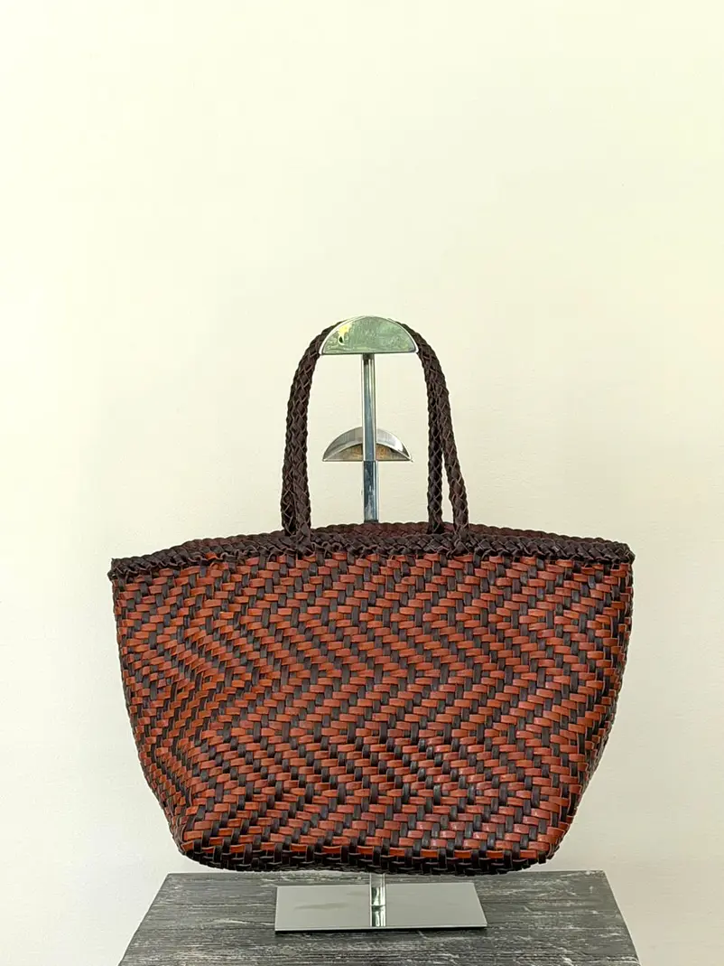 Lía - Dark Brown