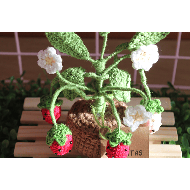 Arbusto de frutillas de crochet