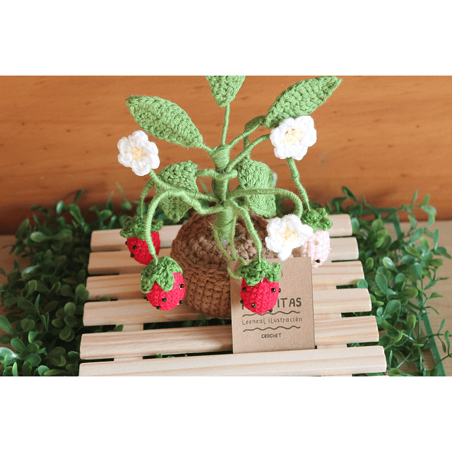 Arbusto de frutillas de crochet