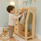 Clóset Montessori de Madera con 6 Colgadores 3