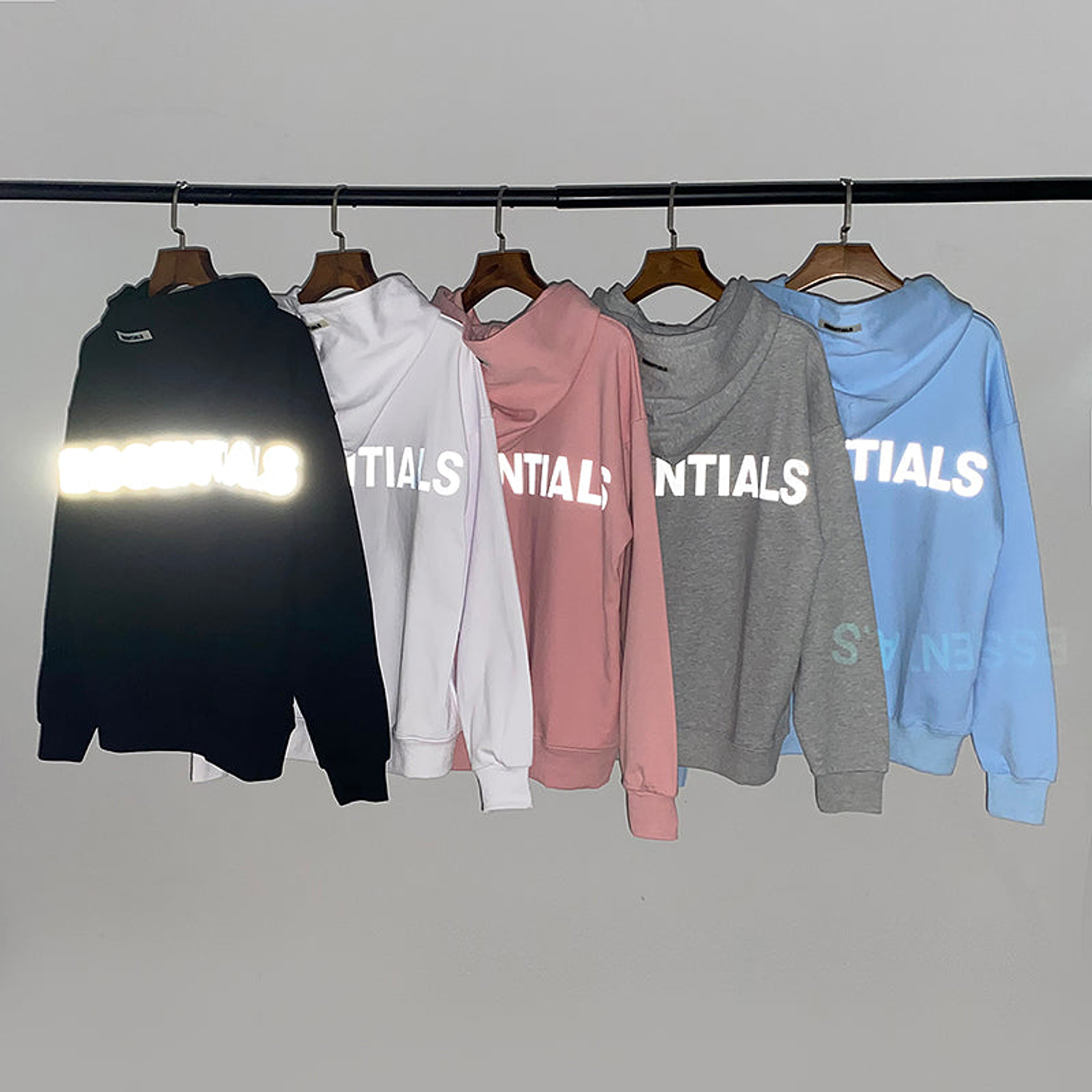 Hoodie Essentials negro reflectante 3