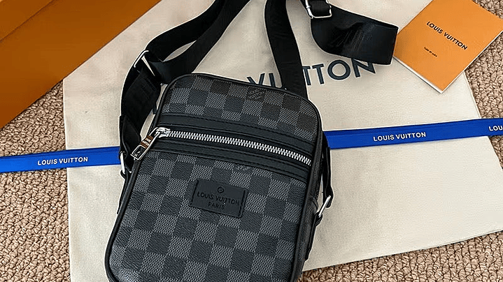 Bolso LV Negro Cuadros 1