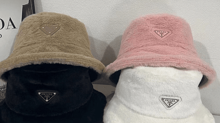 Bucket peludo Prada 3