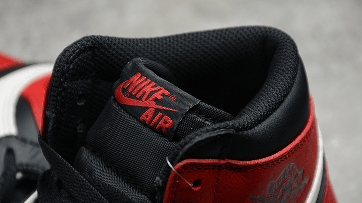 Jordan 1 mid bred toe 6