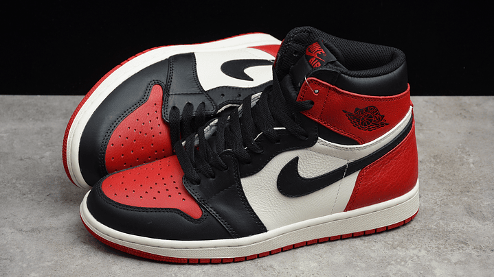 Jordan 1 mid bred toe 2