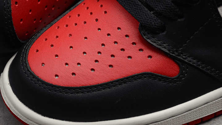 Jordan 1 mid bred toe 8