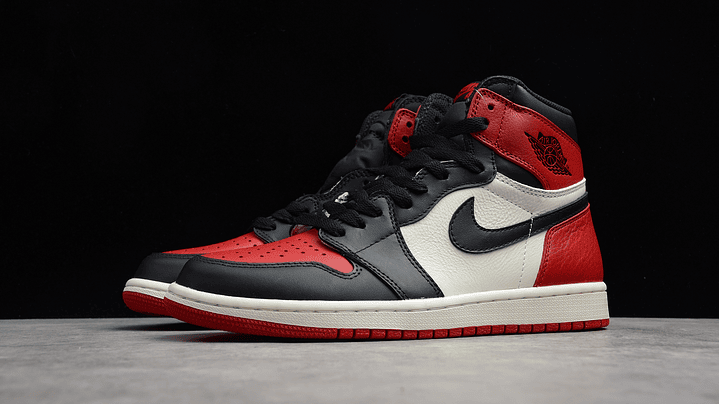 Jordan 1 mid bred toe 3