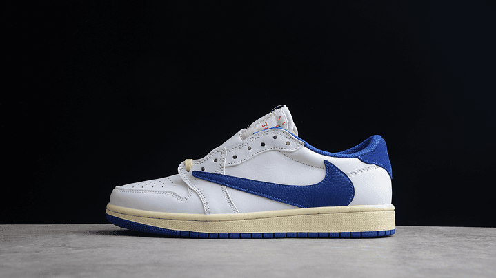 Jordan 1 low x Travis Scott 1