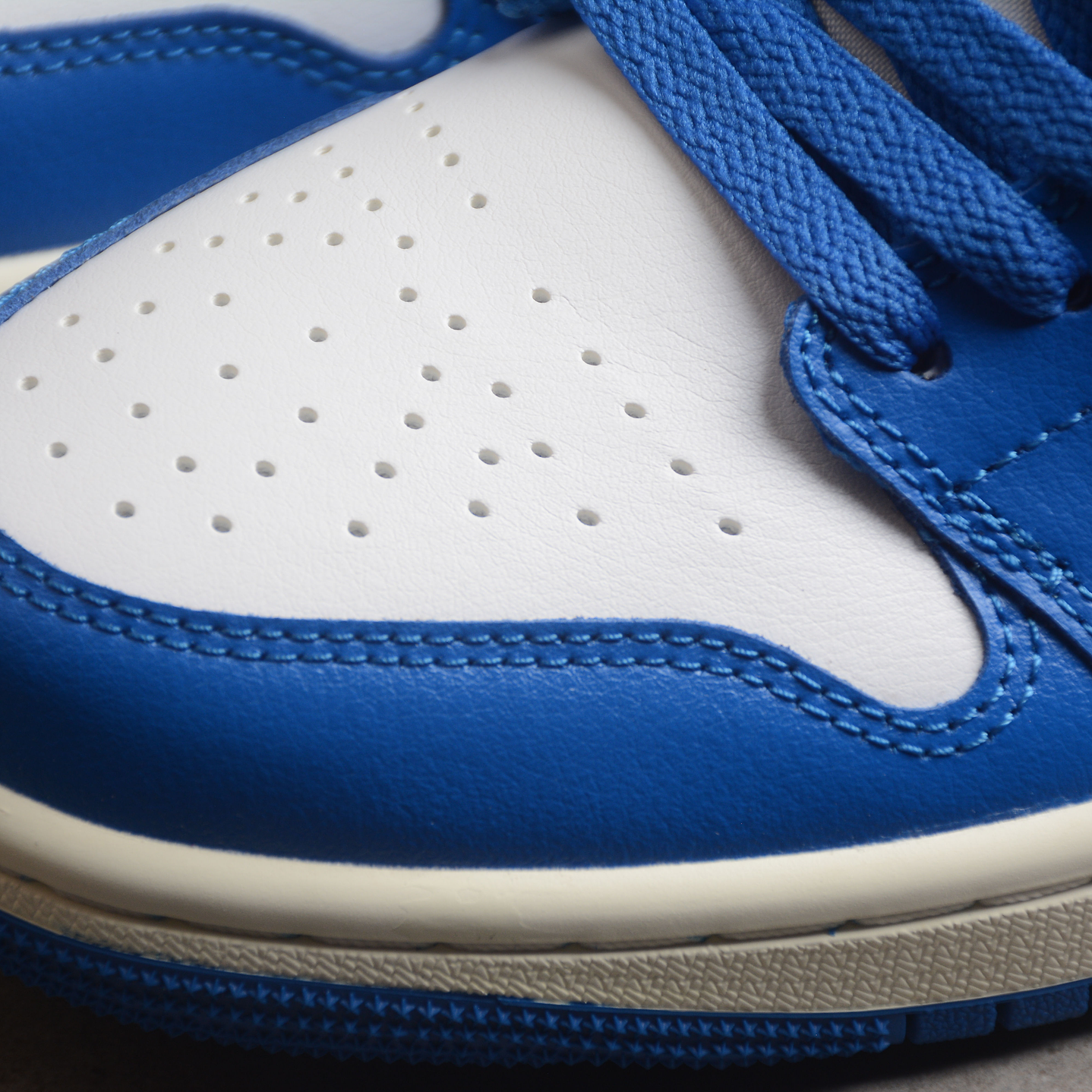 Jordan 1 Low  Sport Blue 4