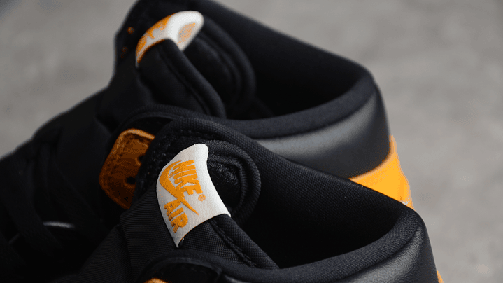 Jordan 1 mid Yellow Toe 6