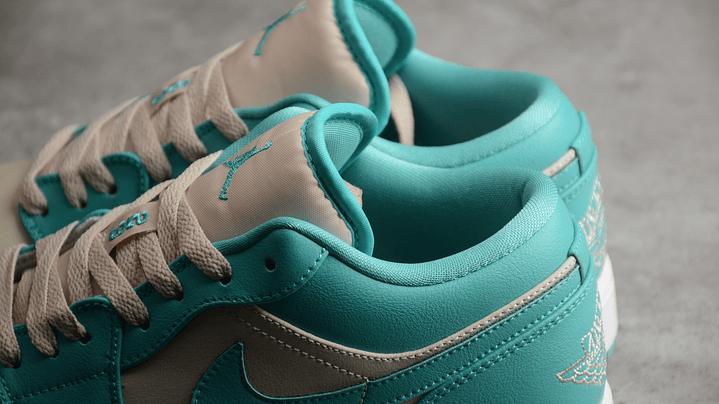 Jordan 1 low Cyan 4