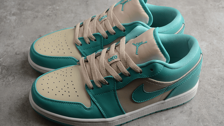 Jordan 1 low Cyan 3