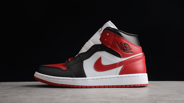 jordan 1 mid Alternate Bred toe 1