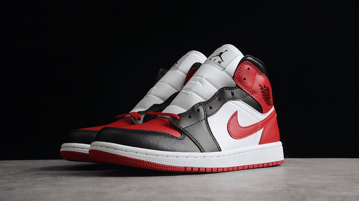jordan 1 mid Alternate Bred toe 2