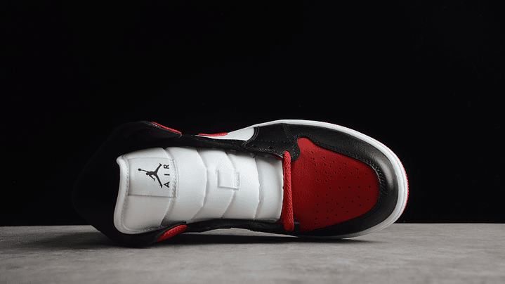 jordan 1 mid Alternate Bred toe 3