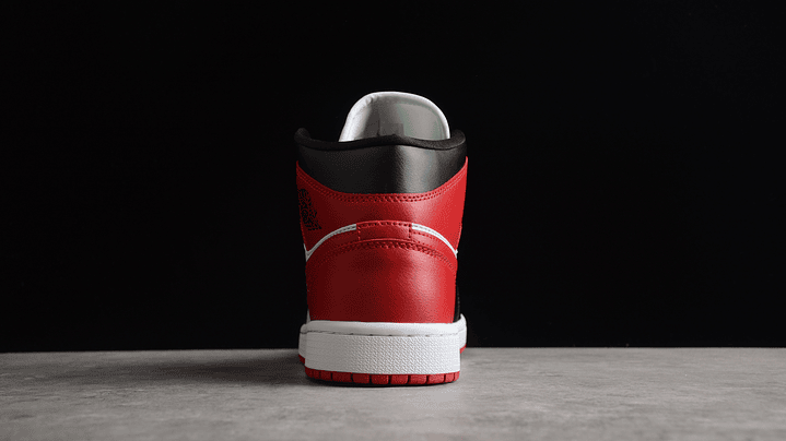 jordan 1 mid Alternate Bred toe 4