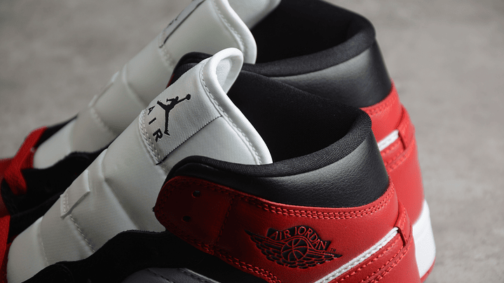 jordan 1 mid Alternate Bred toe 6