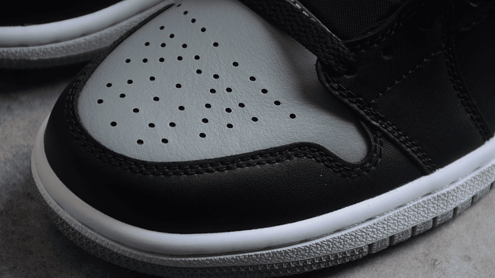 Jordan 1 mid shadow 5