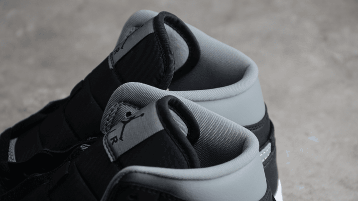 Jordan 1 mid shadow 6
